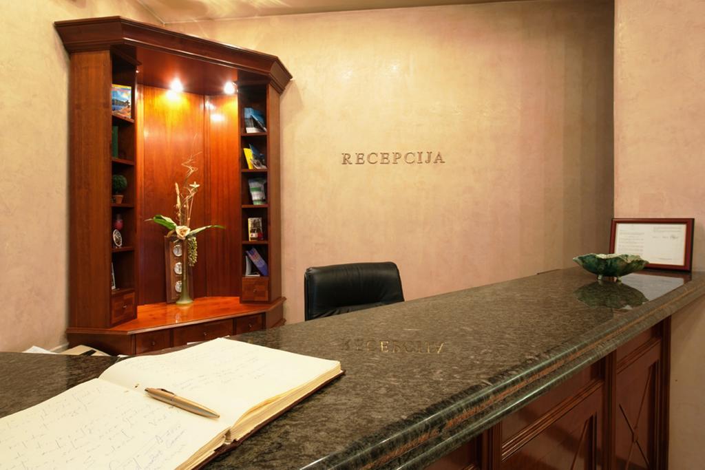 Hotel Eminent Подгориця Екстер'єр фото