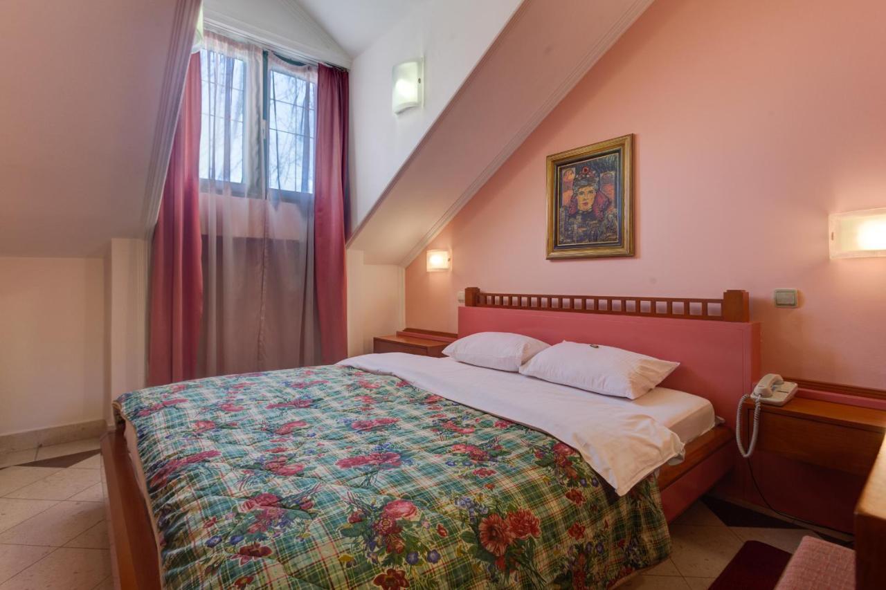 Hotel Eminent Подгориця Екстер'єр фото